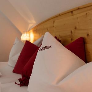 Zimmer mit Kingsize-Bett